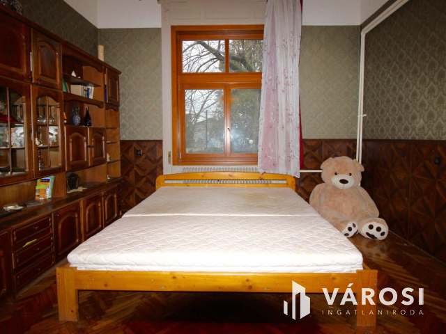 Hatalmas polgári ház és gazdasági terület