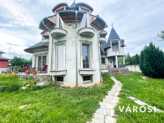 Eladó Kastély Siófokon!