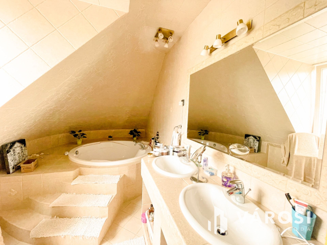 Eladó Kastély Siófokon!