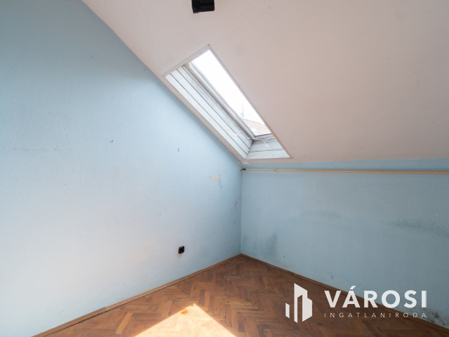 Siófok belvárosában a főtéren 591 nm lakóterű ingatlan eladó