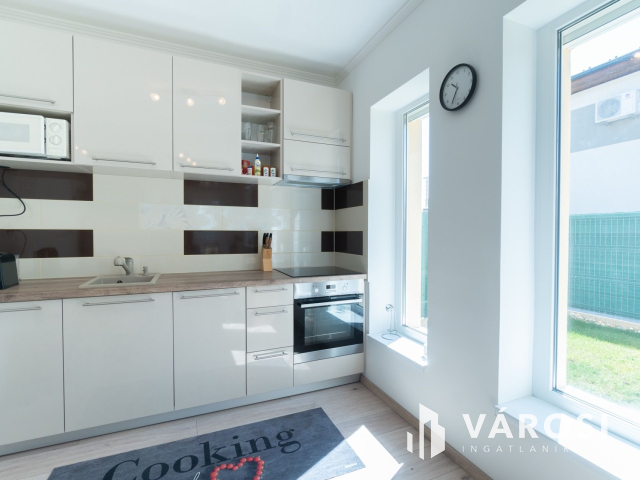 Újszerű, kiváló ikerfél Siófok Sóstón eladó