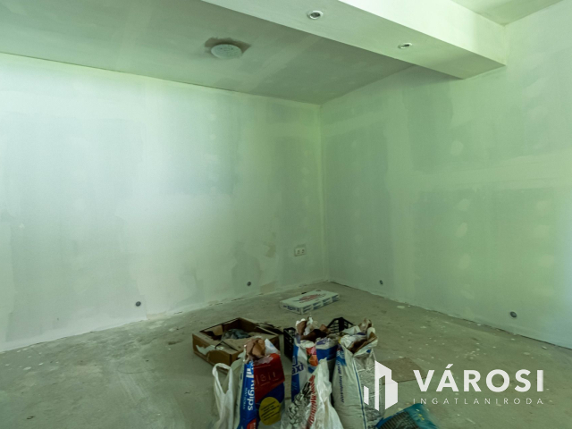 Felújított vályogház Kamut csendes kis utcájában