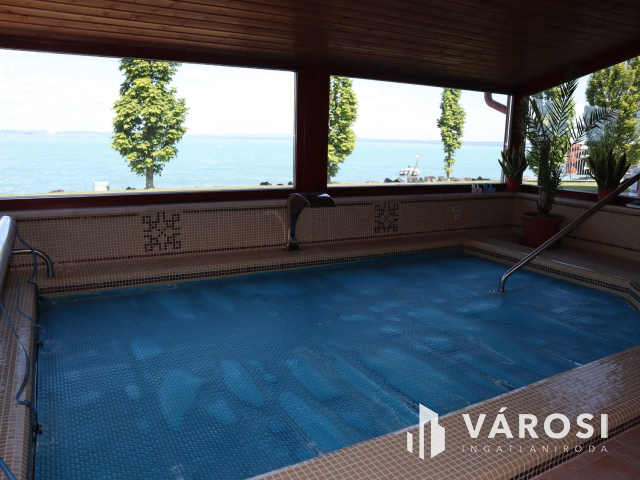 7 apartmanos üdülőház a Balaton partján