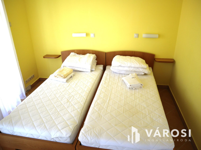 7 apartmanos üdülőház a Balaton partján