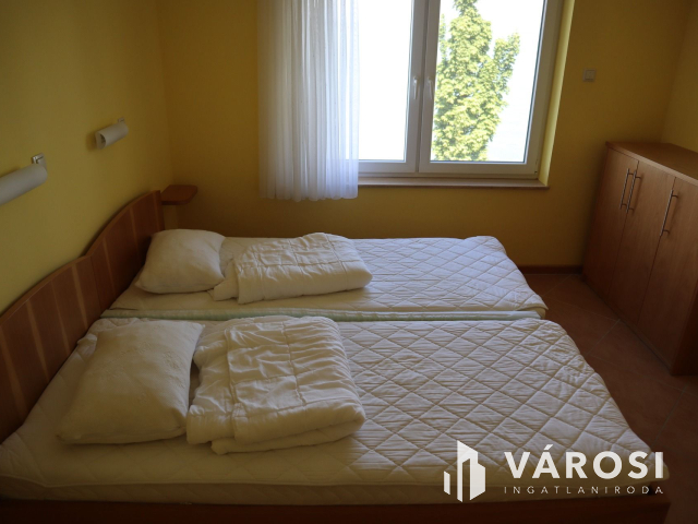 7 apartmanos üdülőház a Balaton partján