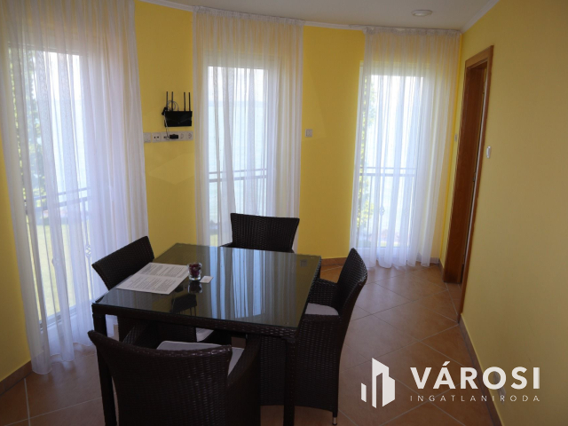 7 apartmanos üdülőház a Balaton partján