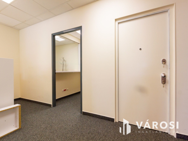 Tágas, világos irodahelyiség kiadó Békásmegyeren