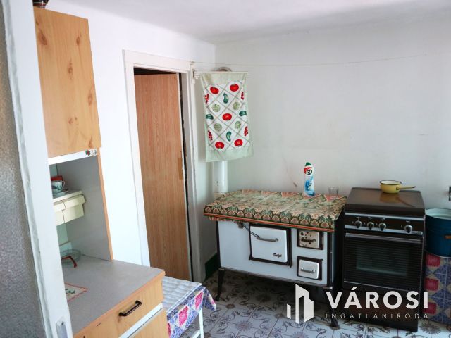 Vasvár központban,csendes helyen,2és fél szobás cs.ház eladó