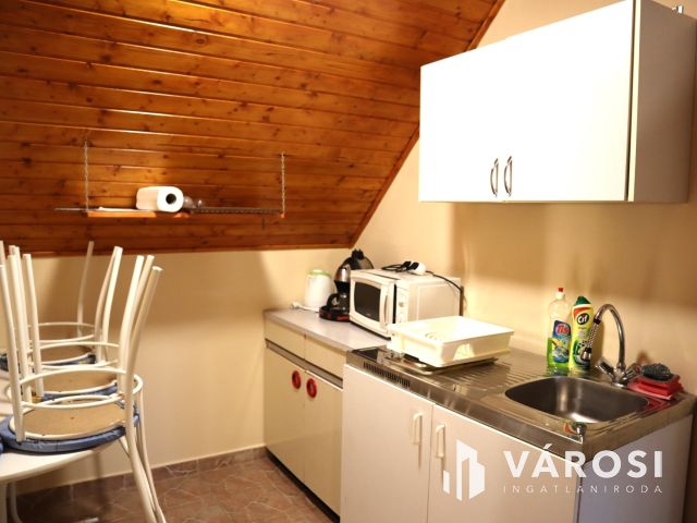 4 apartmanos családi ház eladó Sóstón