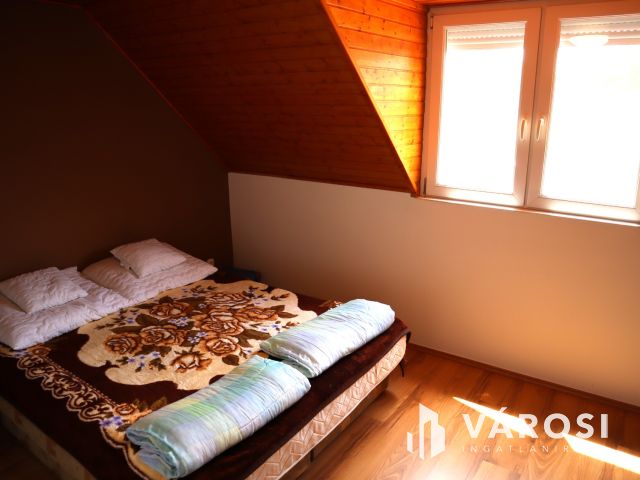 4 apartmanos családi ház eladó Sóstón