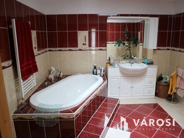 Körmend befektetőnek társasház,Rába vendégház,21szoba eladó