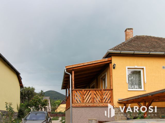 Napellemes ház Dömösön, elérhető áron