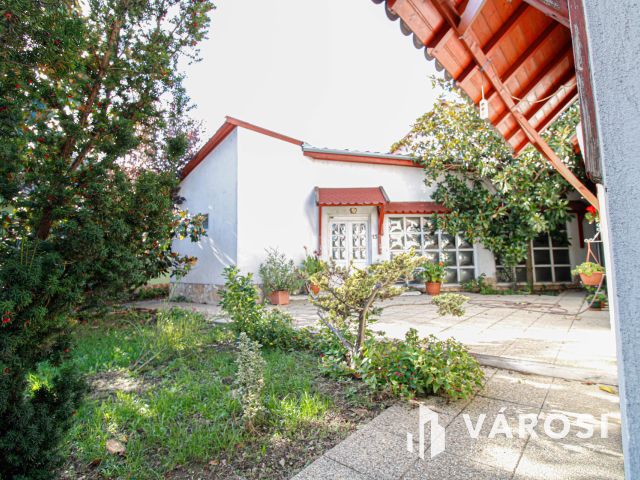 Sarkad központjában tágas családi ház+üzlethelyiség