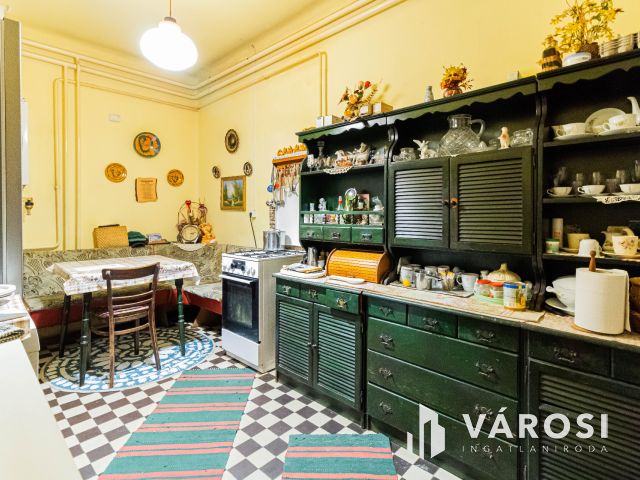 Sarkadon 2+fél szobás családi ház nagy telekkel