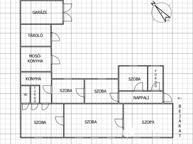 Üzlethelyiség Baján, a városközpontban! Lakással, garázzsal!