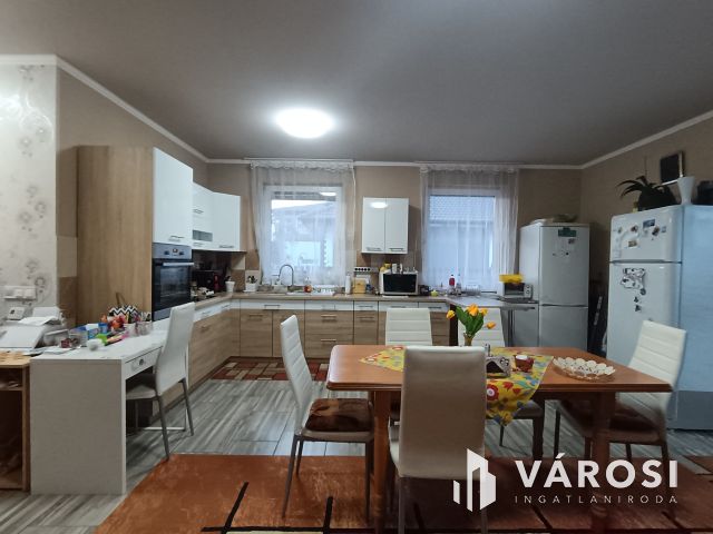 Újszerű ikerház fél Szigetszentmártonban!