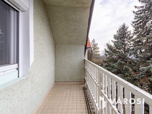 Pilisborosjenő és Budapest határán, panorámás családi ház