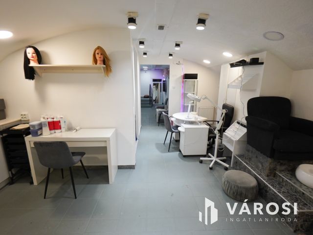 Bevezetett szépségszalon vendégkörrel remek helyen!