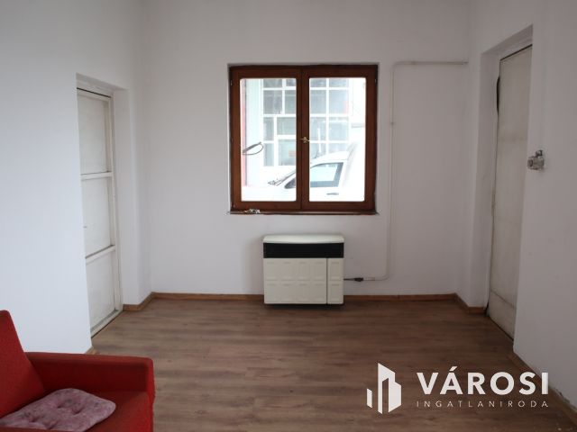 Kiadó műhelyek - az ügyfelek látókörében 100-200m2