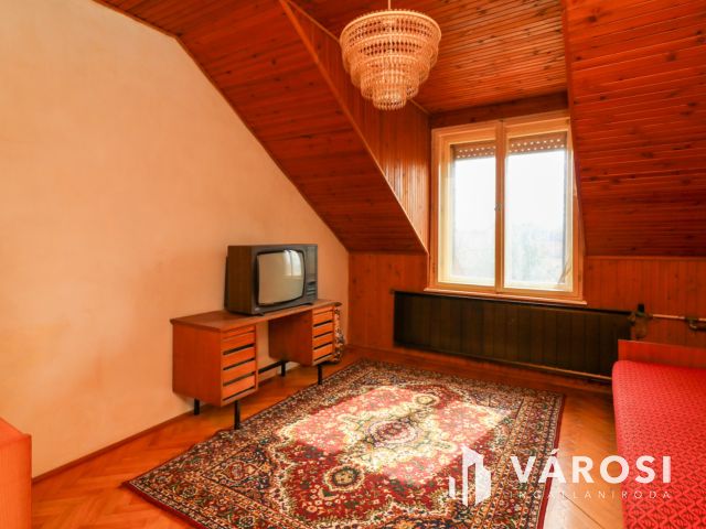 Tágas családi ház nagy telekkel