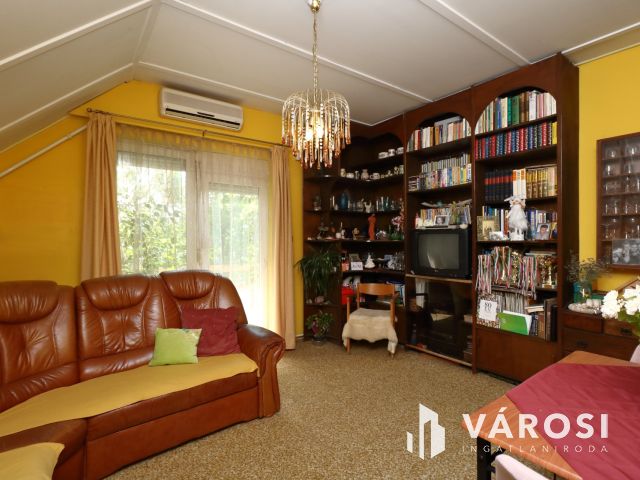 Kétgenerációs téglaház a Jókain.