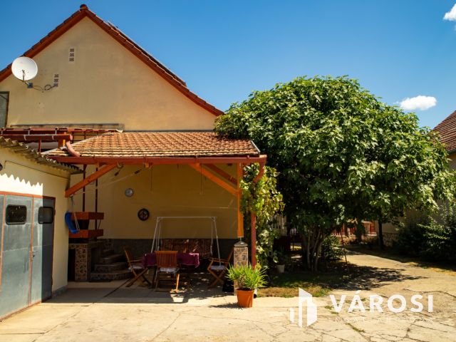 Napelemes családi ház Lánycsók csendes utcájában eladó