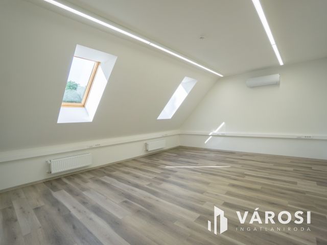 Kiadó iroda egy megújuló irodaházban