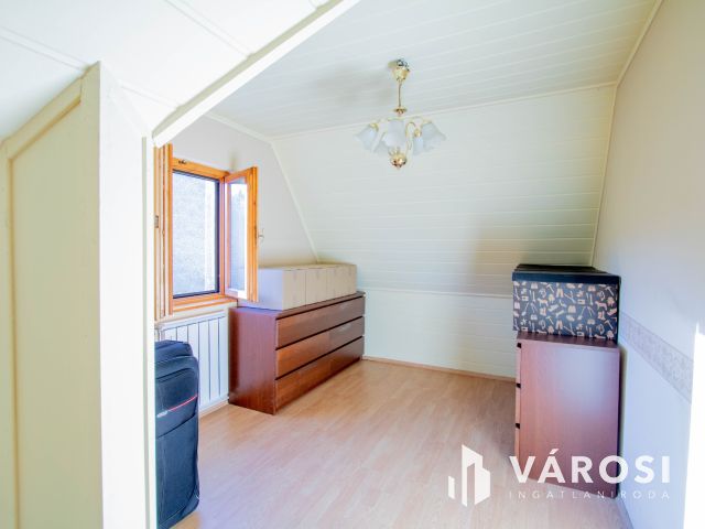 Eladó egy pazar ház és hozzá egy nem mindennapi birtok.