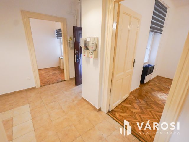 Remek elhelyezkedéssel a Váralja utcában!