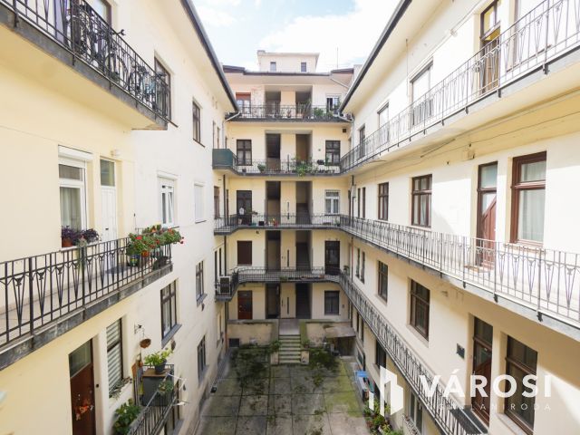 Remek elhelyezkedéssel a Váralja utcában!