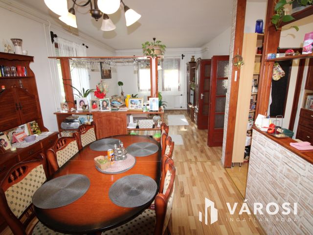 Kétszintes ház Gyulaváriban garázzsal.