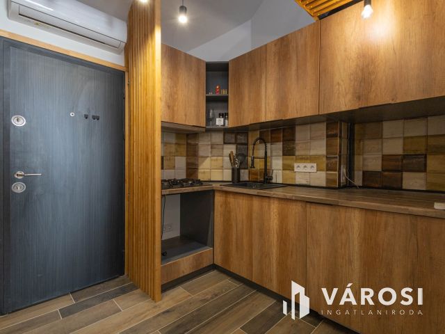 Móravárosi legénylakás garázs lehetőséggel