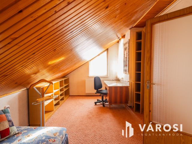 Tökéletes szerkezetű ház, tágas terekkel a Fürdőövezetben