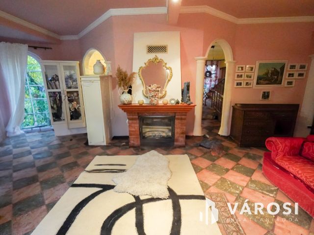 Újszerű családi ház Érden!