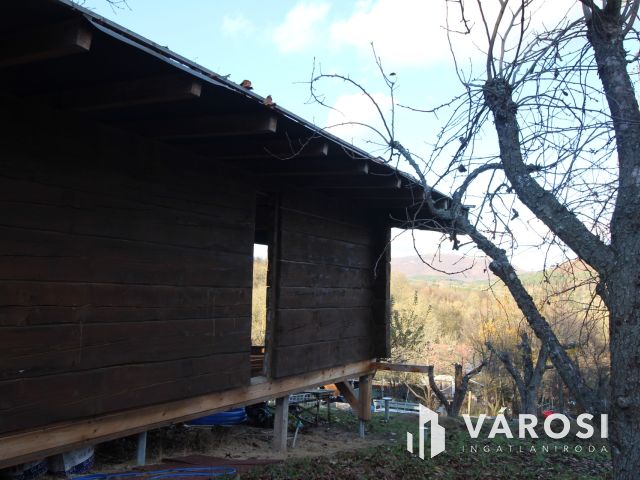 Rönkházzal együtt eladó üdülőtelek
