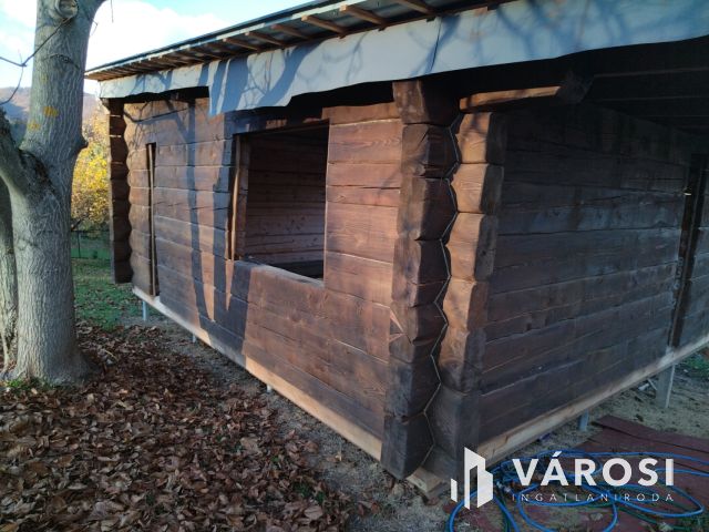 Rönkházzal együtt eladó üdülőtelek