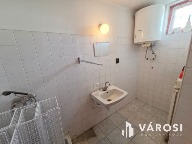 Lehetőségekben gazdag ház Ráckeve központjában