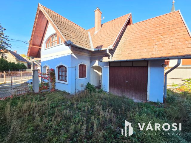 Lehetőségekben gazdag ház Ráckeve központjában