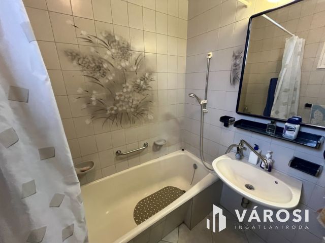 Debreceni 5 Szobás Jó Ház Csendes Kertvárosi Környezetben!