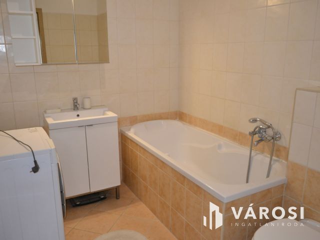 Földszinti téglalakás Herenden eladó!