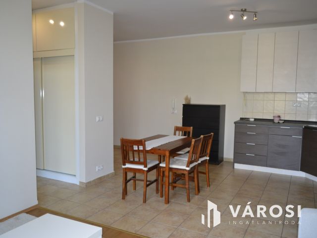 Földszinti téglalakás Herenden eladó!