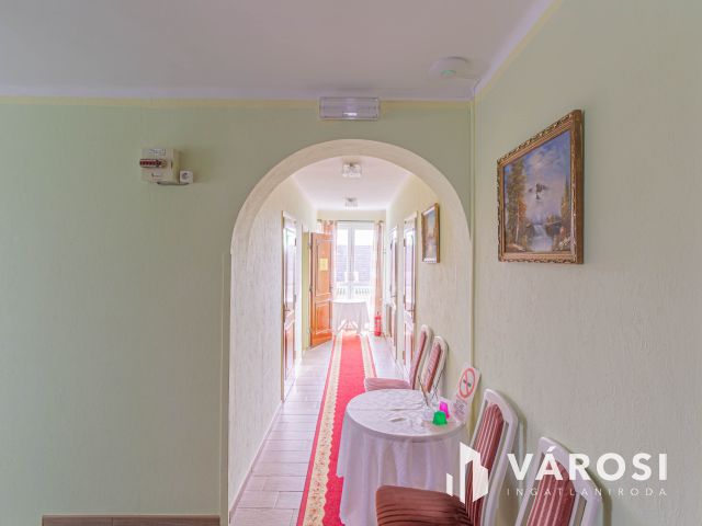 Panzió vagy akár társasház + egy 100 m2-es ház