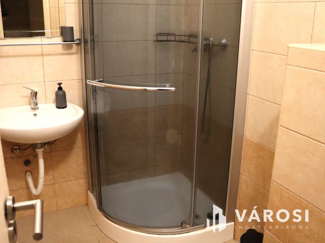 10 lakóegységes üdülőház Siófok Ezüstpartján eladó