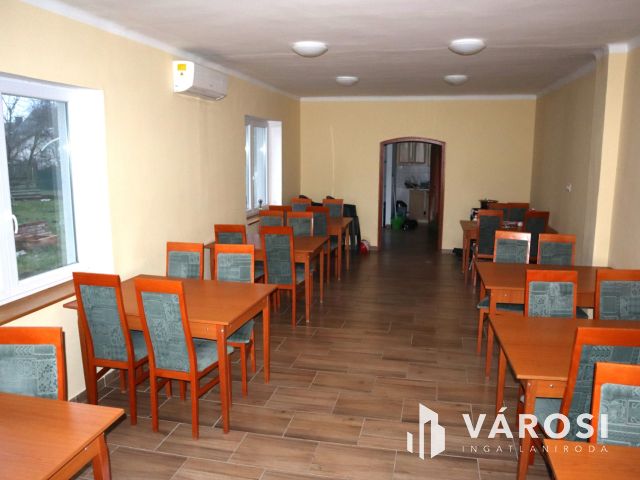 10 lakóegységes üdülőház Siófok Ezüstpartján eladó