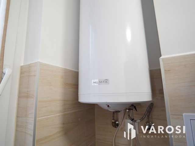 Csokonai utcában, első emeleti, felújított lakás!