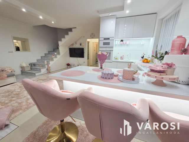 Exkluzív ikerház + Különálló modern lakás egyben eladó