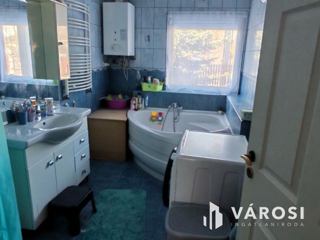 Jó elrendezésű családi ház eladó!