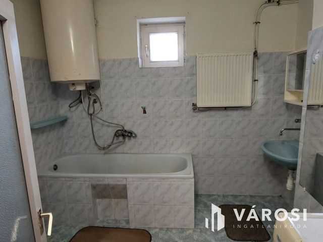 Kis ház nagy telekkel - Buj községben