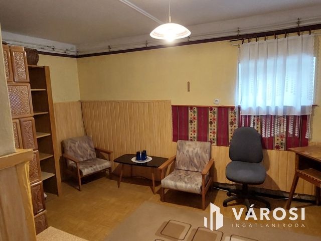 Kis ház nagy telekkel - Buj községben