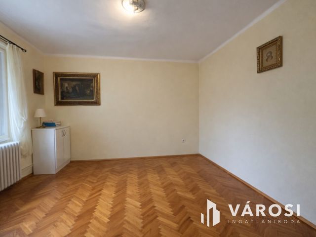 Sokoldalú lehetőségeket kínáló családi ház ELADÓ!